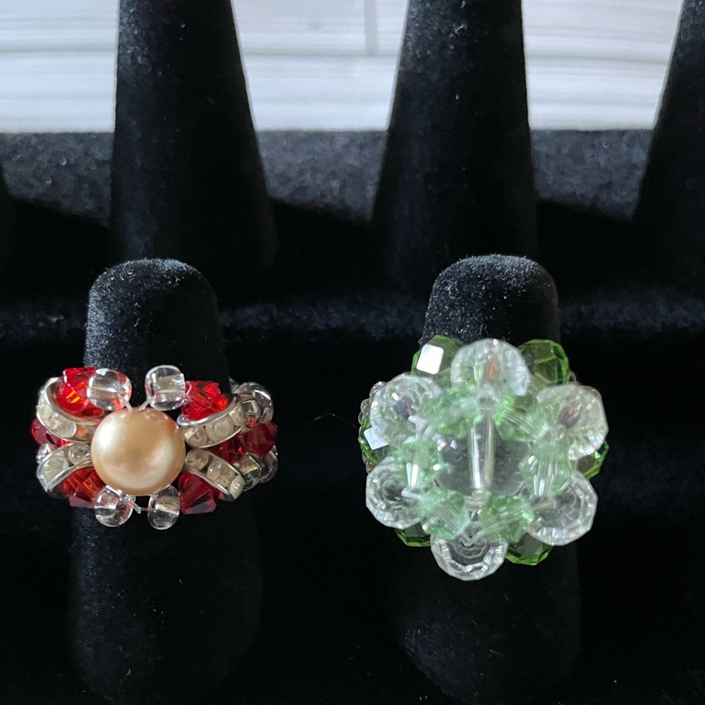 Stretchy - Gold tone faux Pearl with clear & red bead, clear & period Rondelle
